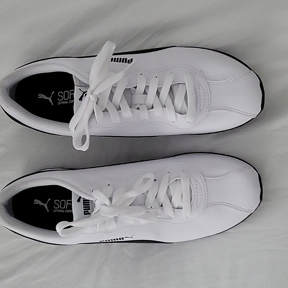 Brand new never worn puma sneakers